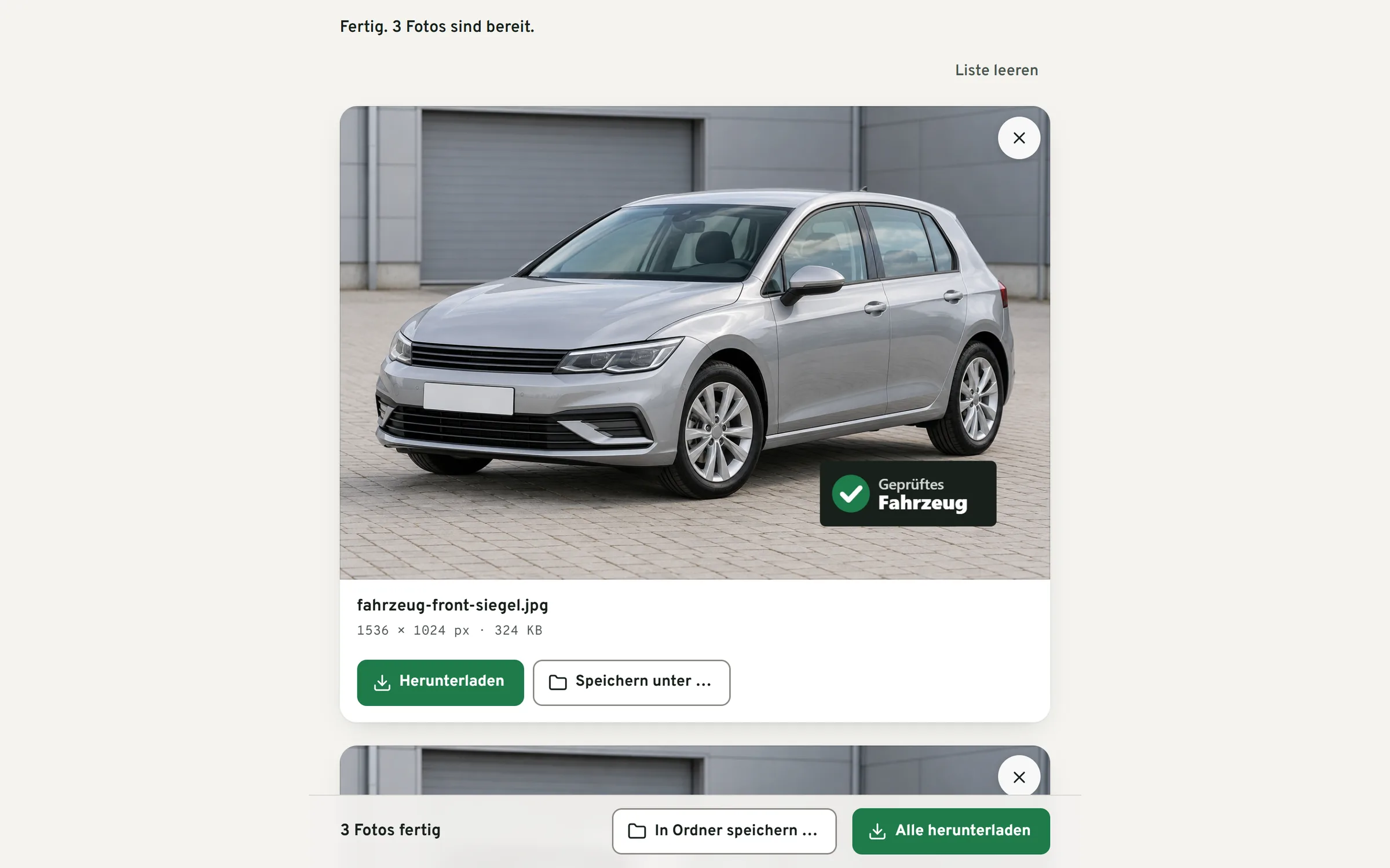 Foto-Werkzeug im Browser: KI-generiertes Beispiel-Fahrzeugfoto mit Prüfsiegel unten rechts
